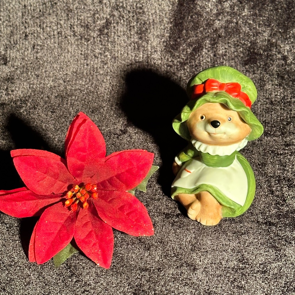 Vintage HOMCO Christmas Mama Bear Figurine #5600